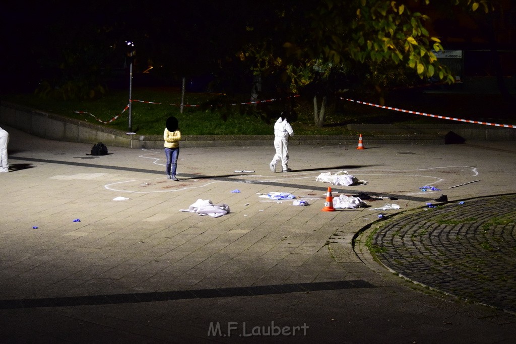 Einsatz BF Messerstecherei Koeln Neustadt Nord Eberplatz Platzmitte P171.JPG - Miklos Laubert